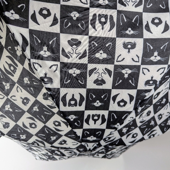 ShedRain Mini Manual Fold Umbrella Cats Dogs Print Lightweight Black White NWT - Picture 3 of 12